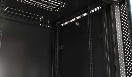 Hyperline TWB-1545-SR-RAL9004 Шкаф настенный 19-дюймовый (19"), 15U, 775x600х450мм, металлическая передняя дверь с замком, две боковые панели, цвет черный (RAL 9004) (разобранный) - фото 3