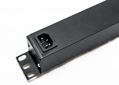 Hyperline SHE19-6SH-S-IEC Блок розеток для 19" шкафов, горизонтальный, горизонтальный, 6 розеток Schuko, выключатель с подстветкой, без кабеля питания, входной разъем IEC320 C14 10А, 250В, 482.6х44.4х44.4мм (ШхГхВ), корпус алюминий, черный - фото 3