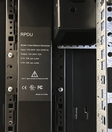 Hyperline PMR-1U-TM-RAL9005 Кронштейн 1U, Т-пазы и с перфорацией под крепеж типа "монетка", цвет черный RAL9005 (8 шт. в комплекте) - фото 7