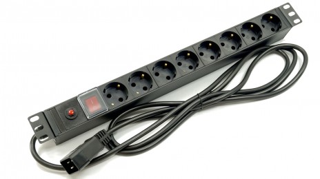 Hyperline SHE19-8SH-SR-2.5AIEC Блок розеток/PDU 19", 8 розеток Schuko, выключатель с подсветкой, ограничитель перенапряжений с термоавтоматом, кабель питания 2,5м с вилкой IEC 60320 С20, 16А, 230В, чёрный, 482.6x44.4x44.4мм