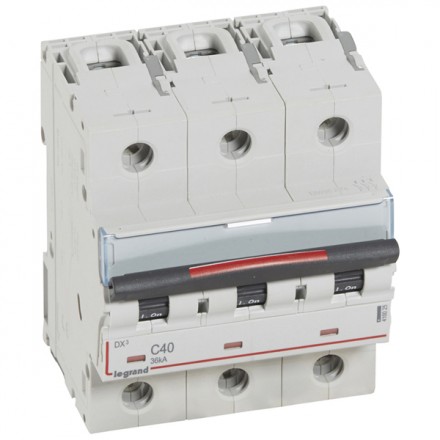 Выключатели автоматические с термомагнитным расцепителем на токи от 10 до 80 А трехполюсные LEGRAND серии DX3